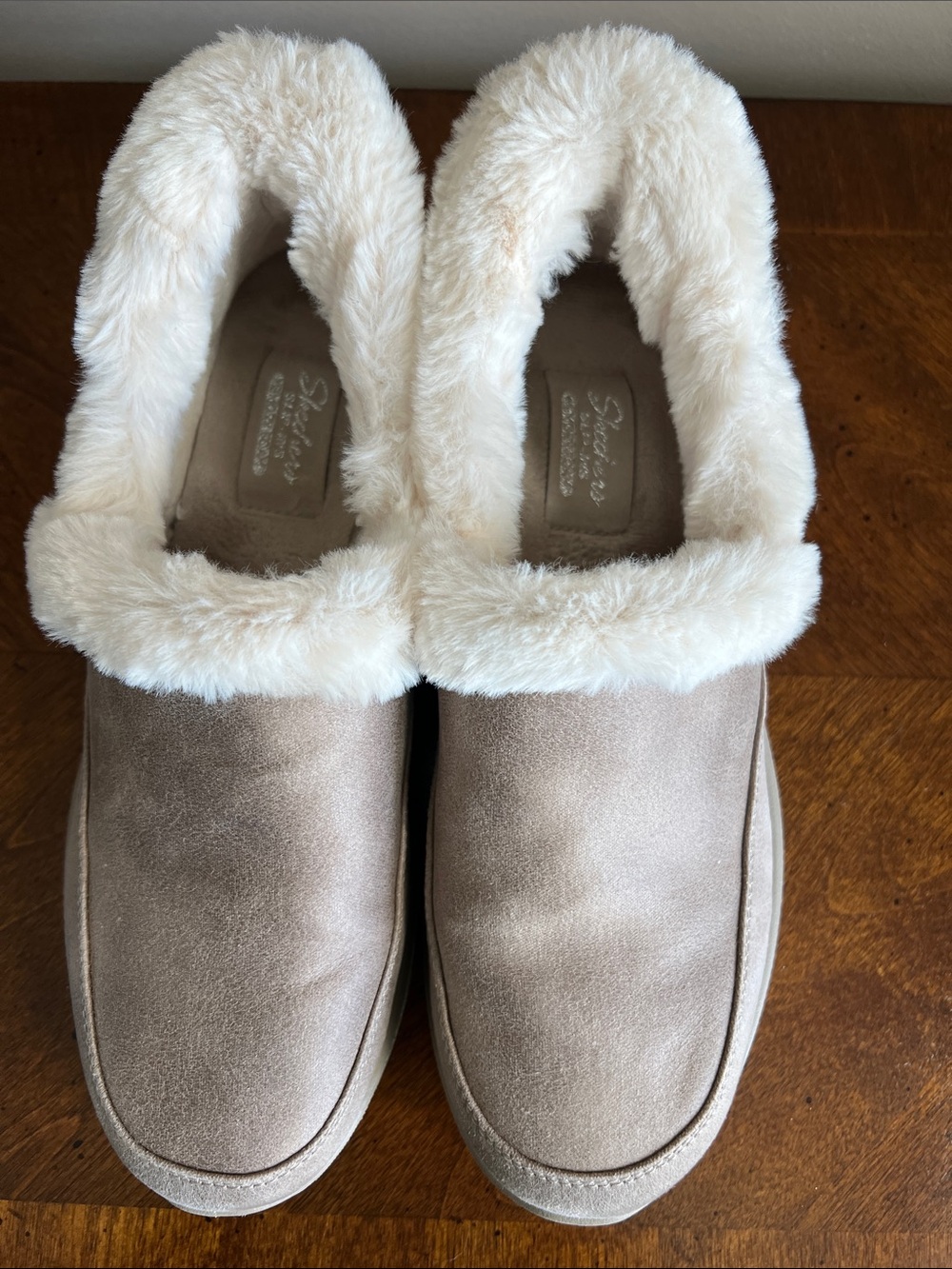 Women’s Sketchers Plush Lined Slip-On Slippers - Cream Trim, Taupe Upper